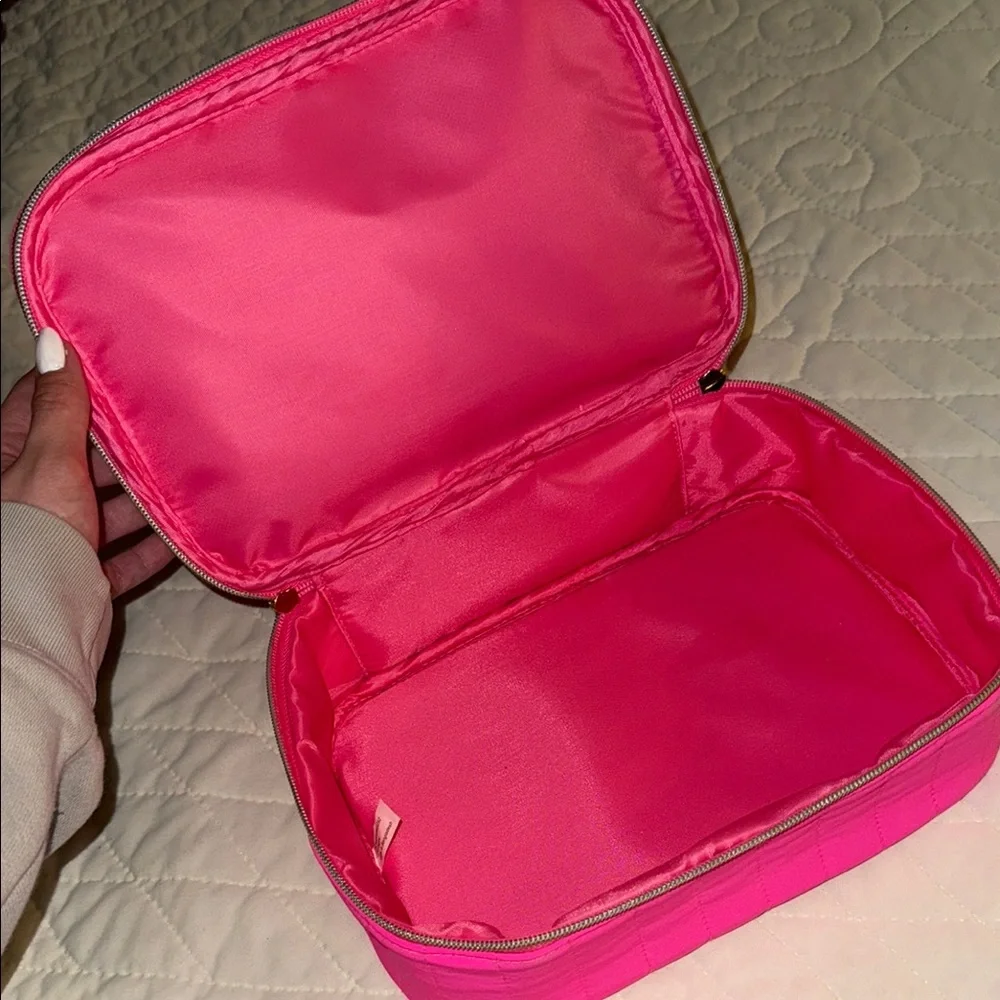 Source Unknown Pink Makeup Organizer